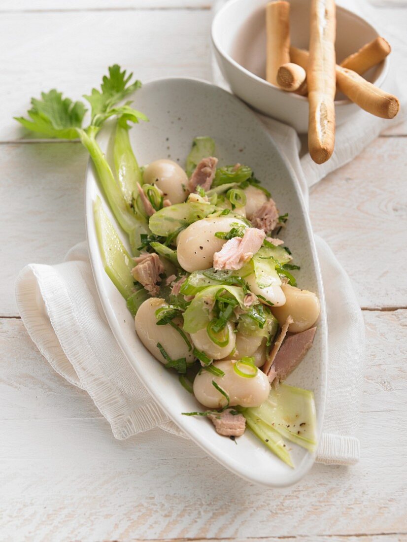 White bean salad with tuna fish