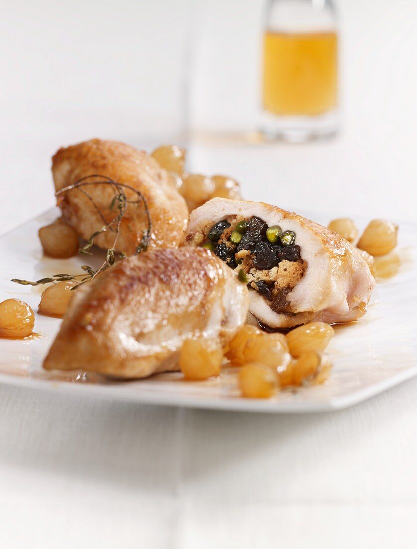 Stuffed chicken breast with plums and pearl onions