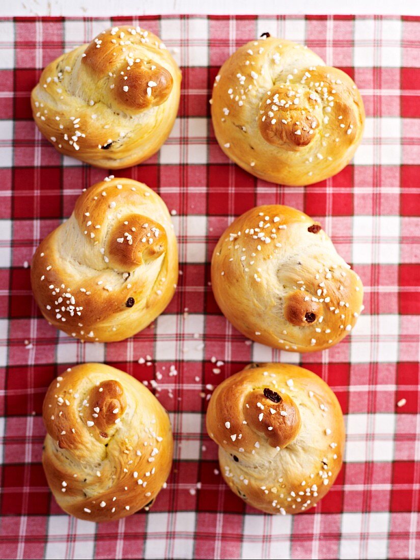 Knotted bread rolls on a checked cloth