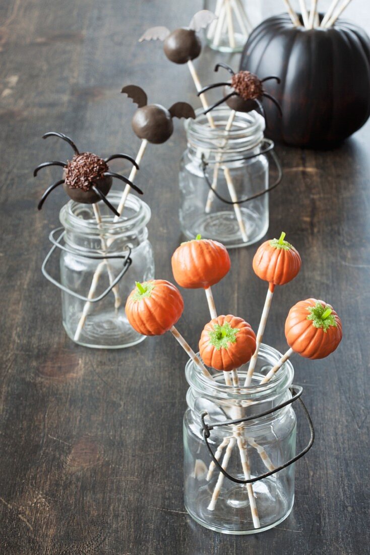 Jars of Halloween Cake Pops; Pumpkins, Spiders and Bats
