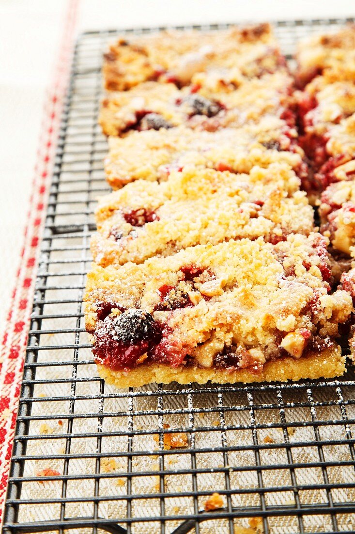 Raspberry and almond slice topped with crumbles