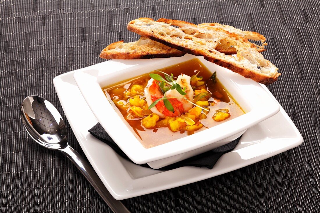 Prawn soup with toasted bread