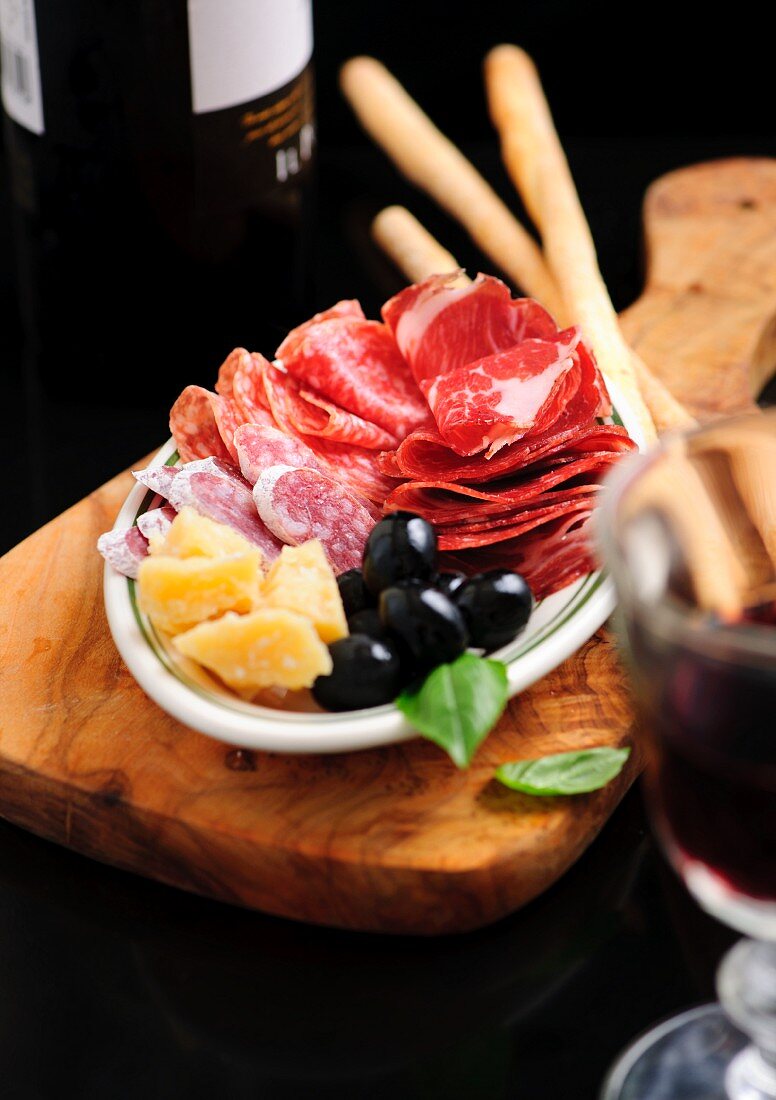 Antipasto misto (platter of mixed starters, Italy)