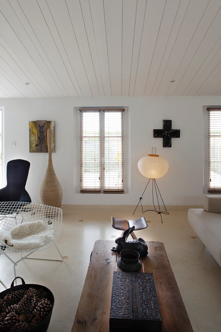 Eclectic living room - chairs from the 50s and rustic coffee table in front of contemporary floor lamp