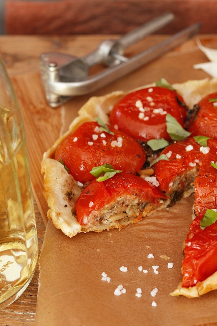 Tarte Tatin mit gefüllten Tomaten