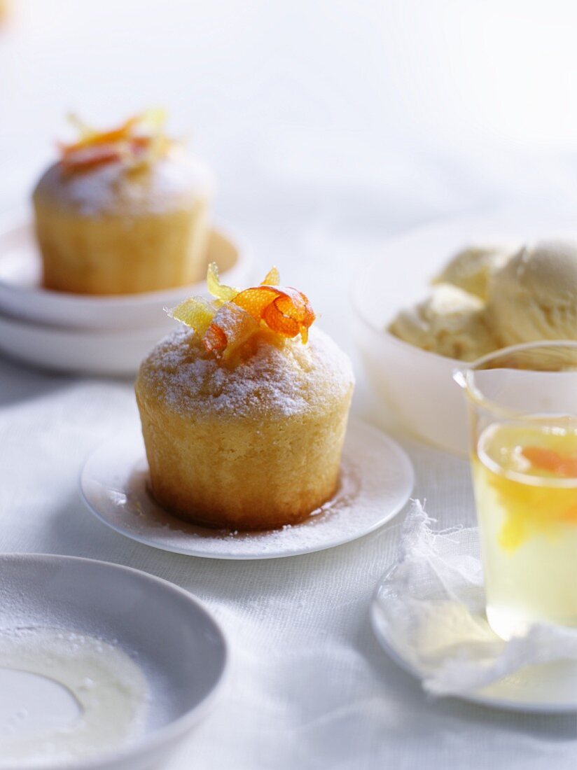 Cakes with lemon syrup