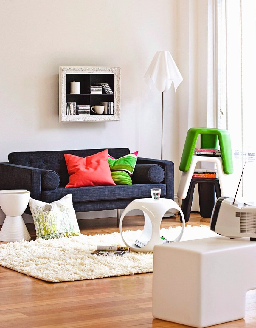 Cheerful living room with colourful stacking stools and side table elements in white plastic