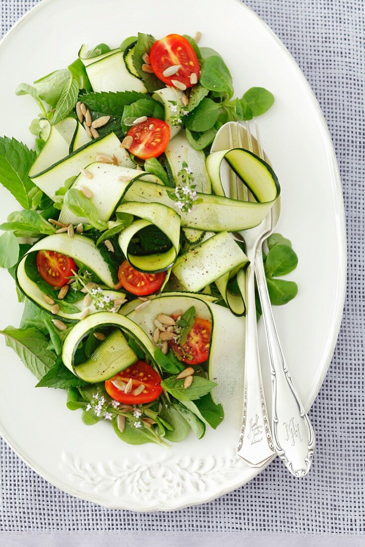 Courgette salad with cherry tomatoes, mint and sunflower seeds