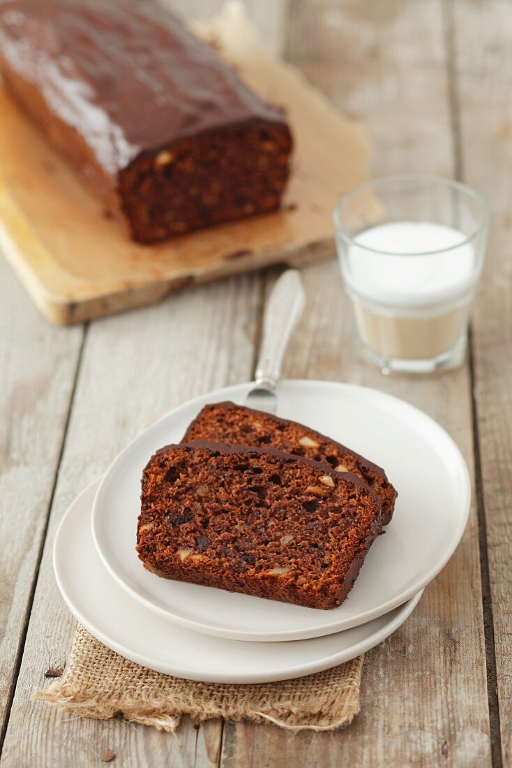 Ginger cake with chocolate and almonds