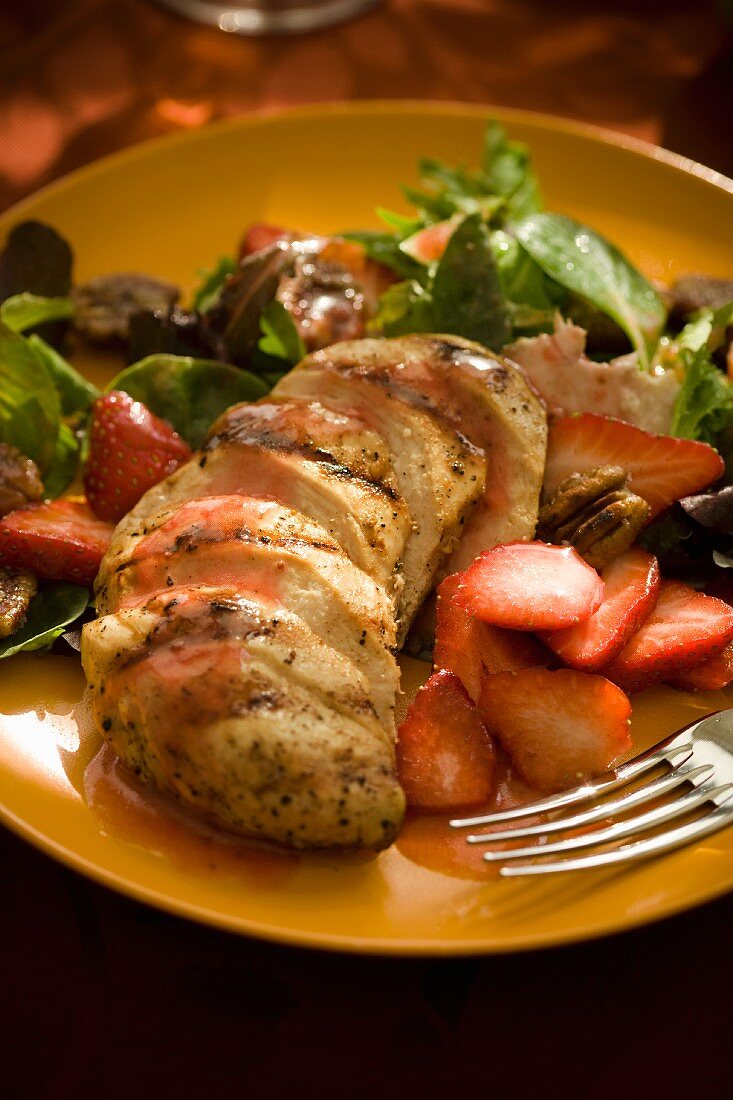 Hühnerbrust mit Erdbeeren & Blattsalat