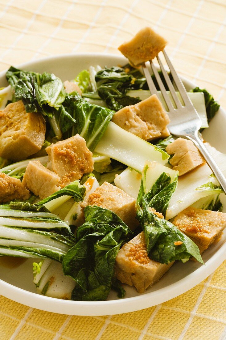 Salat mit Pak Choi & Tofu