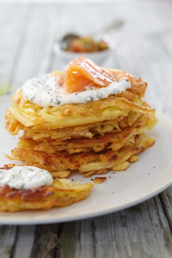 Reibekuchen mit Räucherlachs