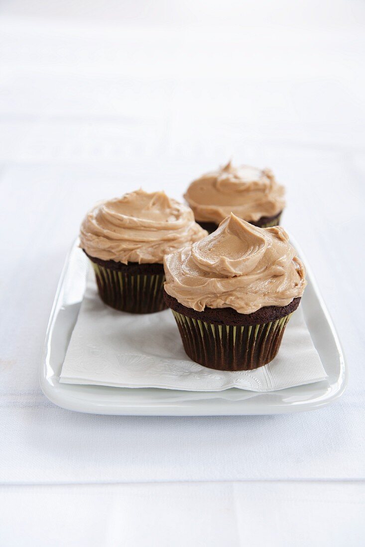 Schokoladen-Cupcakes mit Erdnussbuttercreme