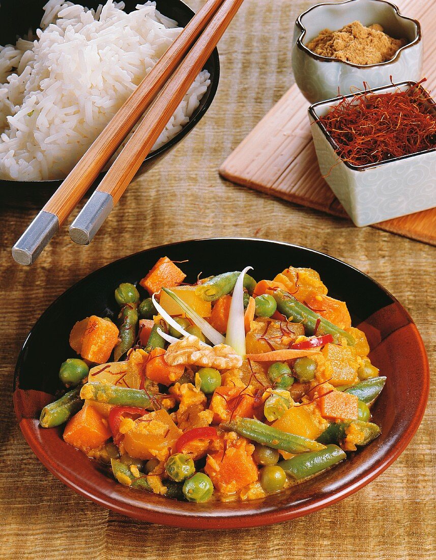 Sajoer kerrie (Indonesian vegetable curry)