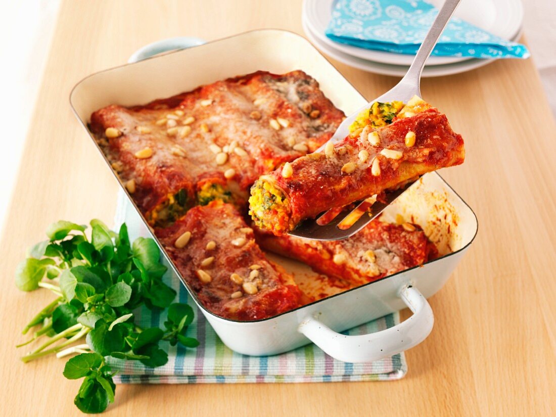 Cannelloni with pine nuts