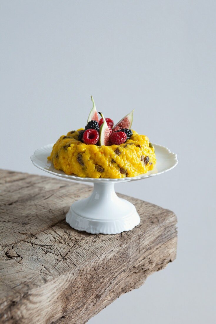 Saffron pudding with berries and figs
