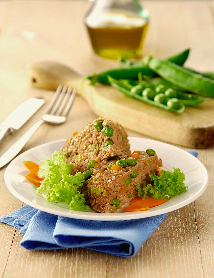 Polpettone ai piselli (meatloaf with peas, Italy)