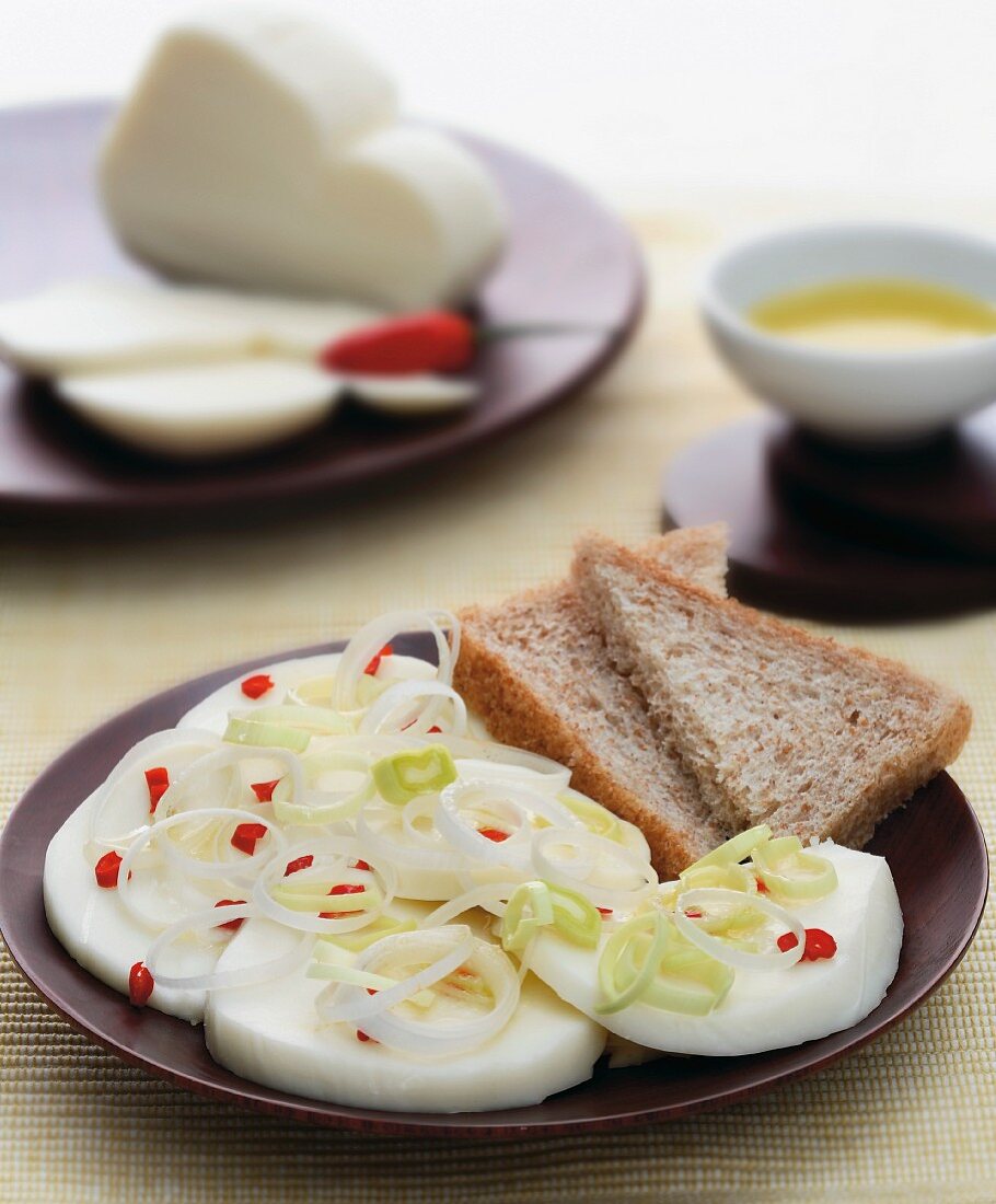 Marinated scamorza with toast triangles