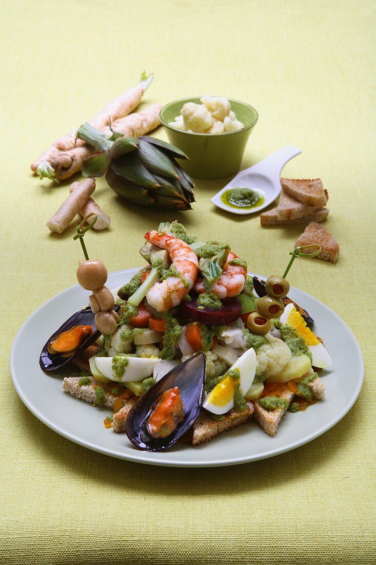 Cappon magro (Italian seafood dish with vegetables and croutons)
