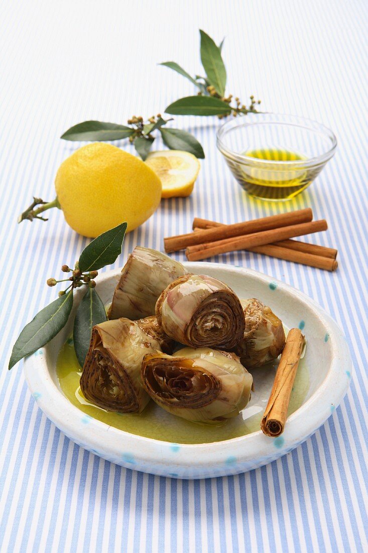 Preserved artichokes with cinnamon and olive oil
