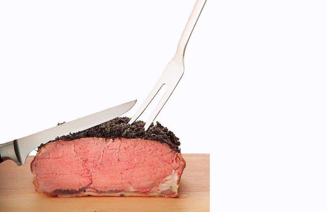 Roast beef with a pepper and herb crust