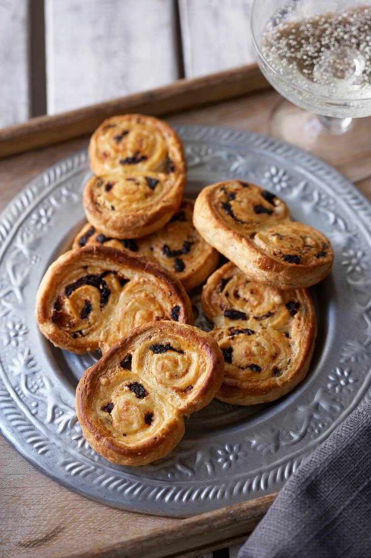 Savoury palmiers with olives, thyme and parmesan