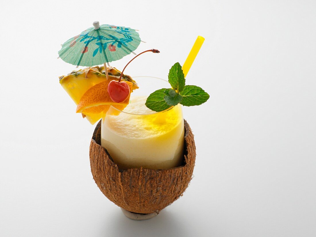 Pina Colada in Kokosnusschale