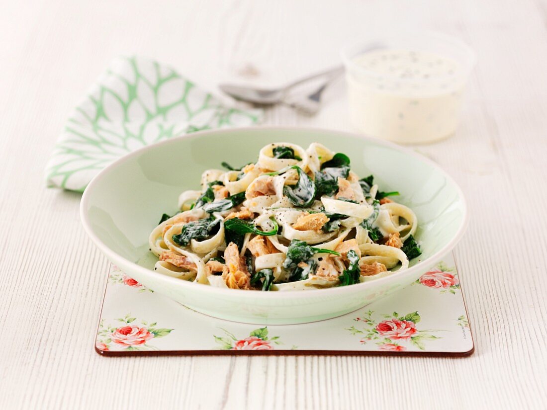 Tagliatelle with salmon and spinach