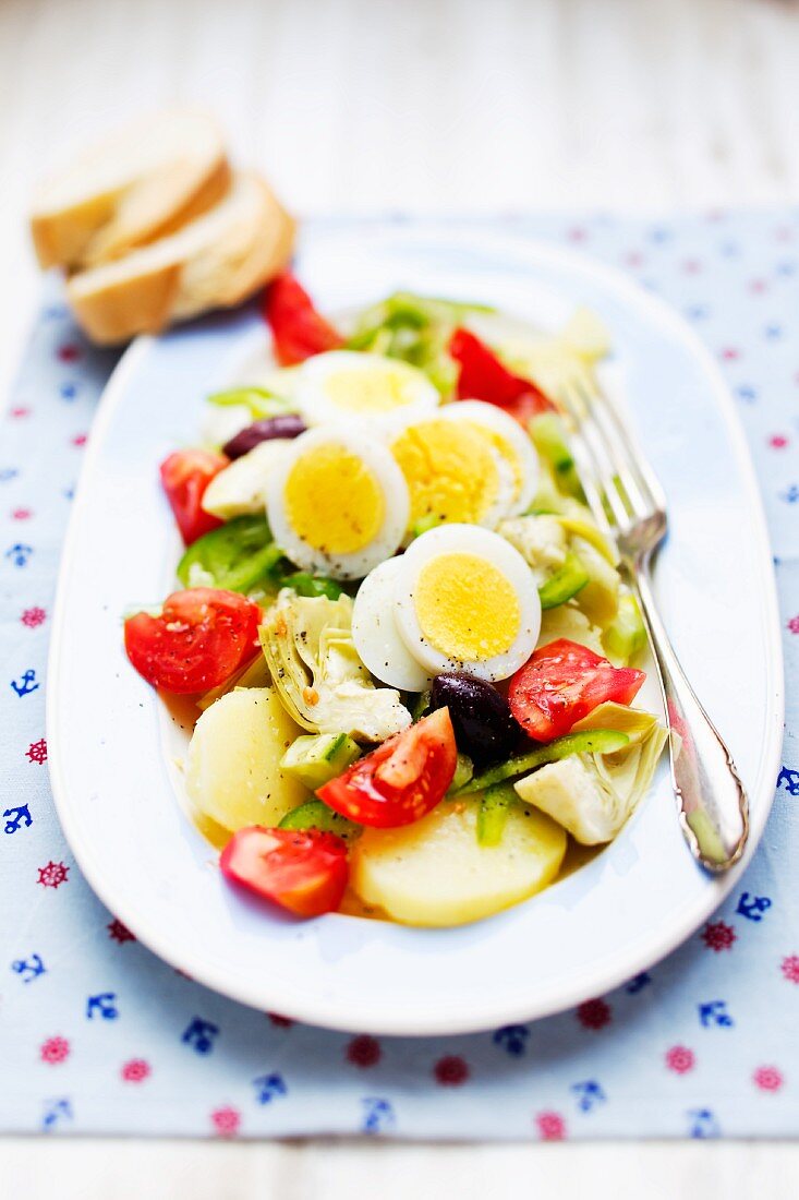 Kartoffeln-Gemüse-Salat mit Ei (Kreta, Griechenland)