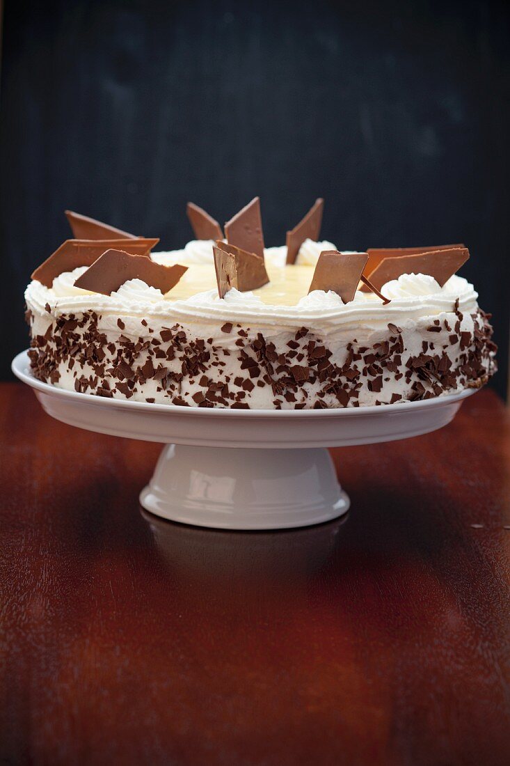 Banana and eggnog cake on a cake stand