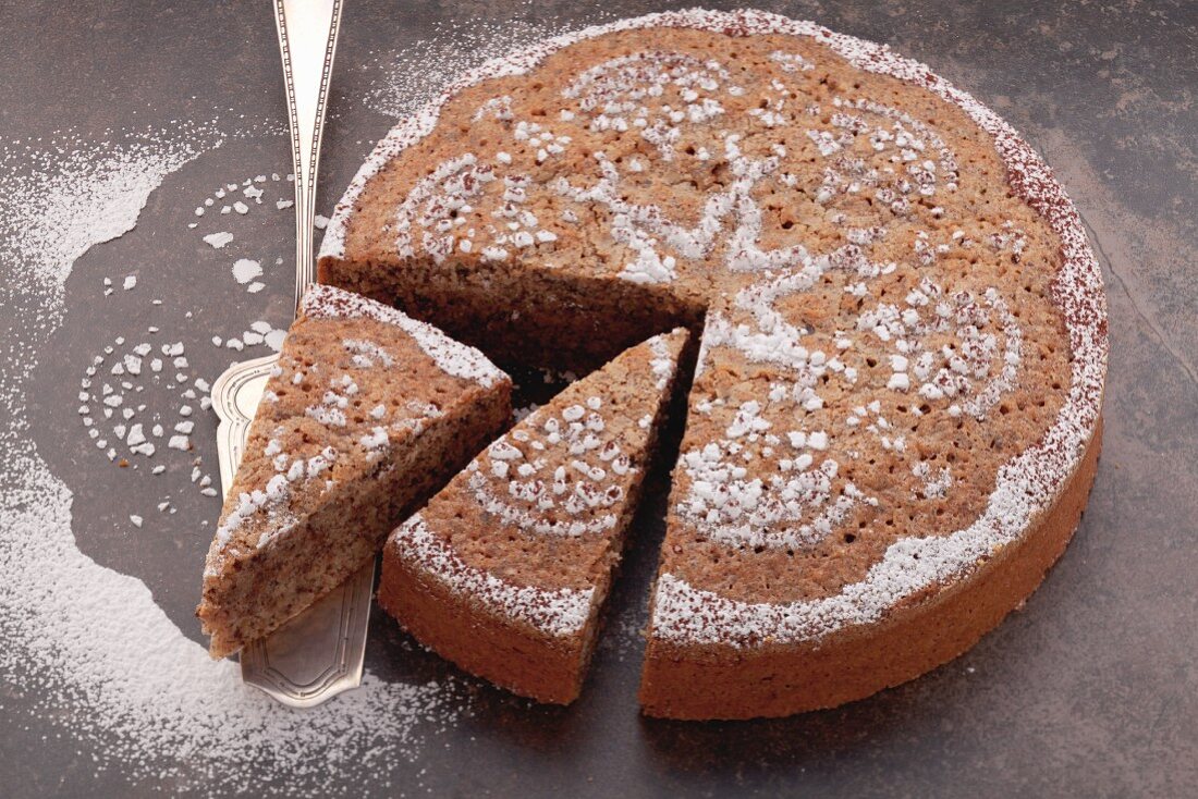 Mandel-Schoko-Kuchen mit Puderzucker