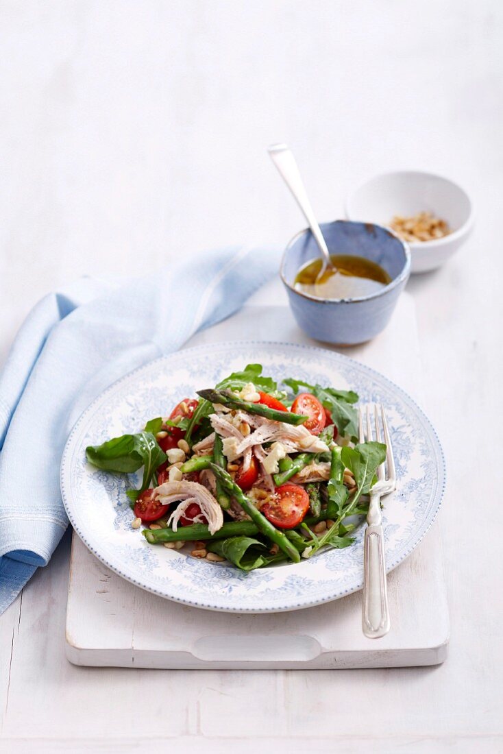 Salad with chicken and asparagus