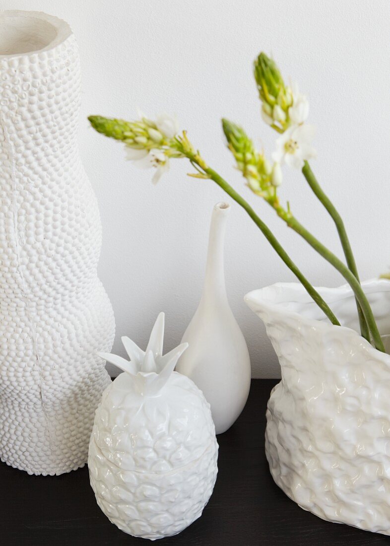 Grape hyacinths in white vases