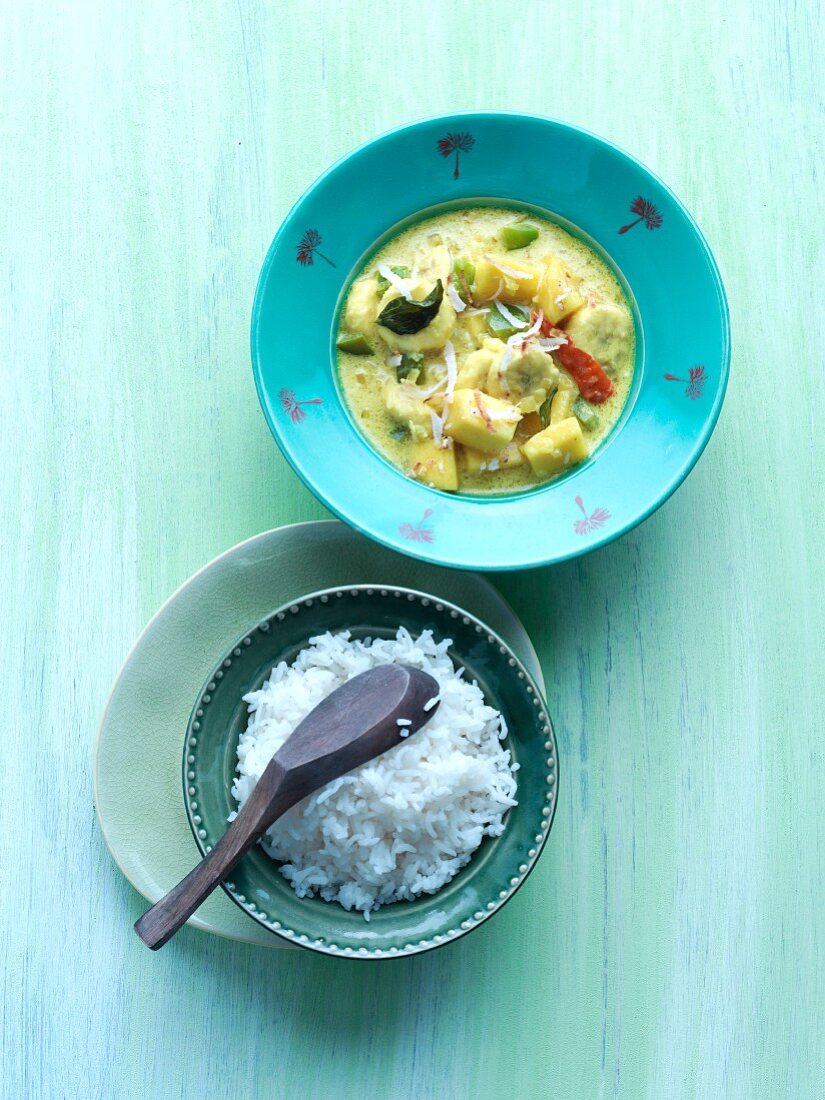 Green coconut curry with rice (Asia)