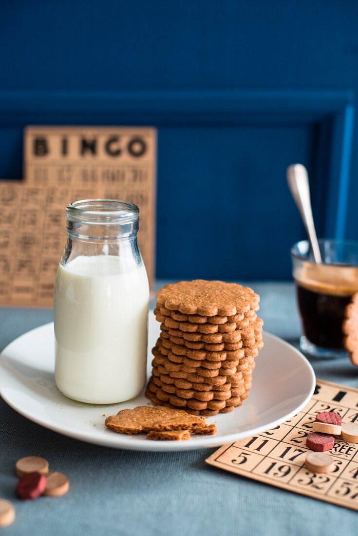 Biscuits and milk with a bingo game