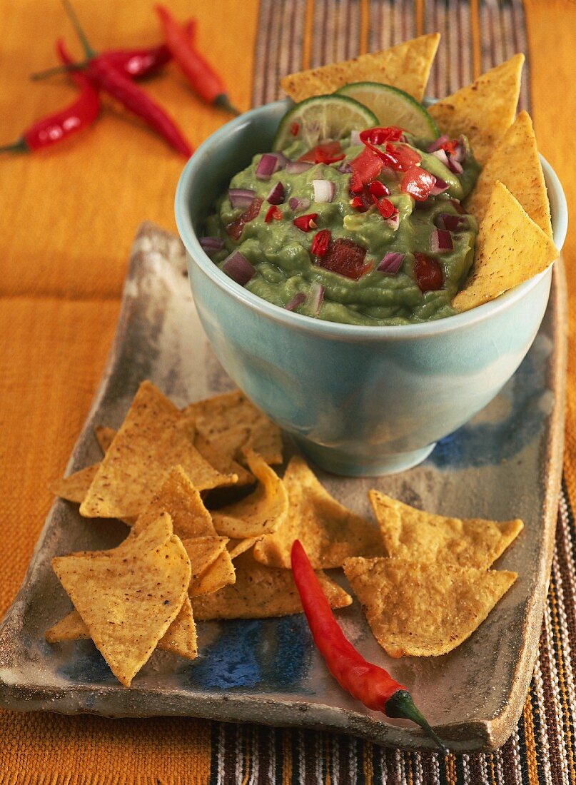 Guacamole mit Tortillachips (Mexiko)