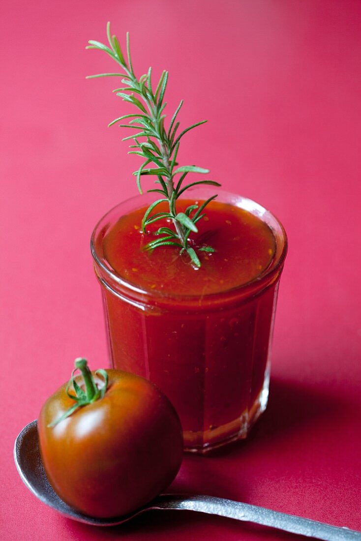 Tomato chutney with rosemary