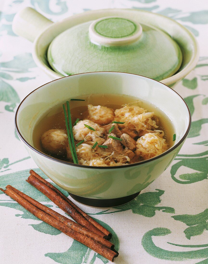 Suppe mit Kohlklösschen (Laos)