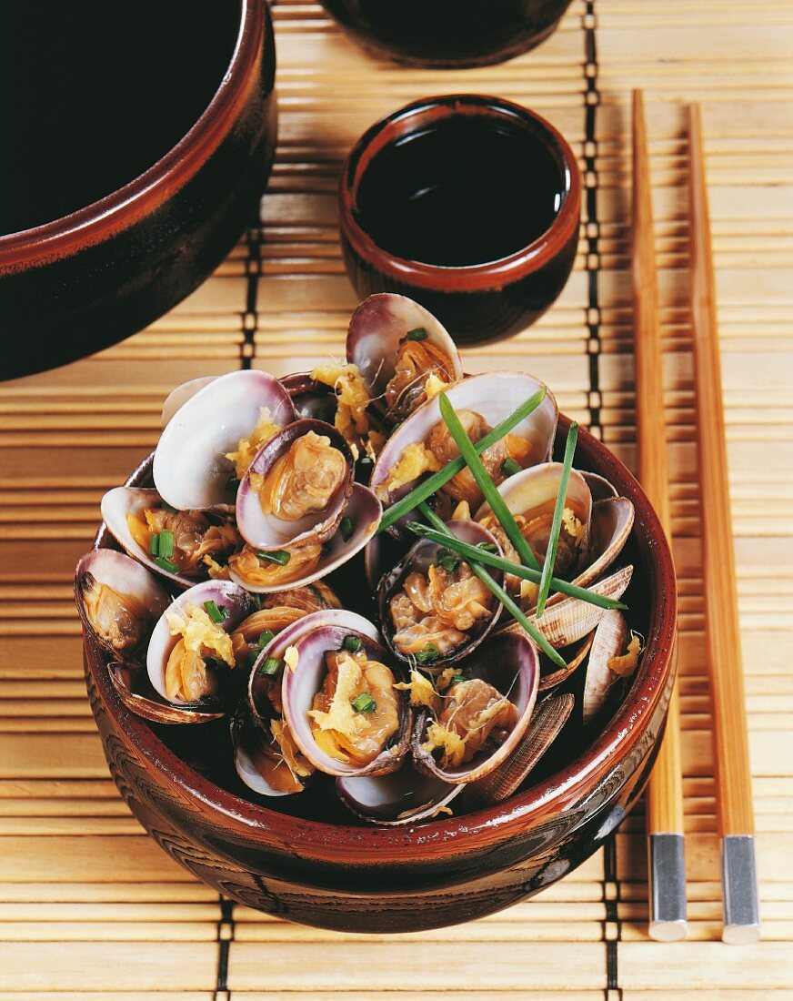 Venus clams with sake (Japan)