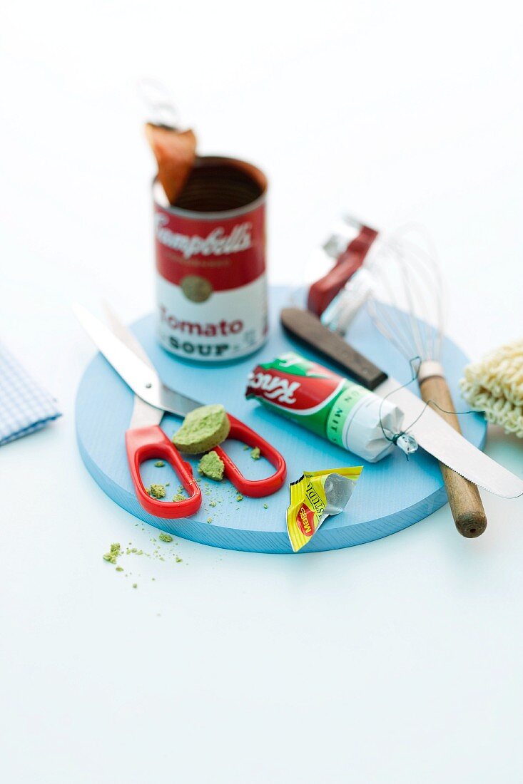 Convenience products: green Erbswurst (dried, ground peas compressed into a sausage shape) and tinned tomato soup