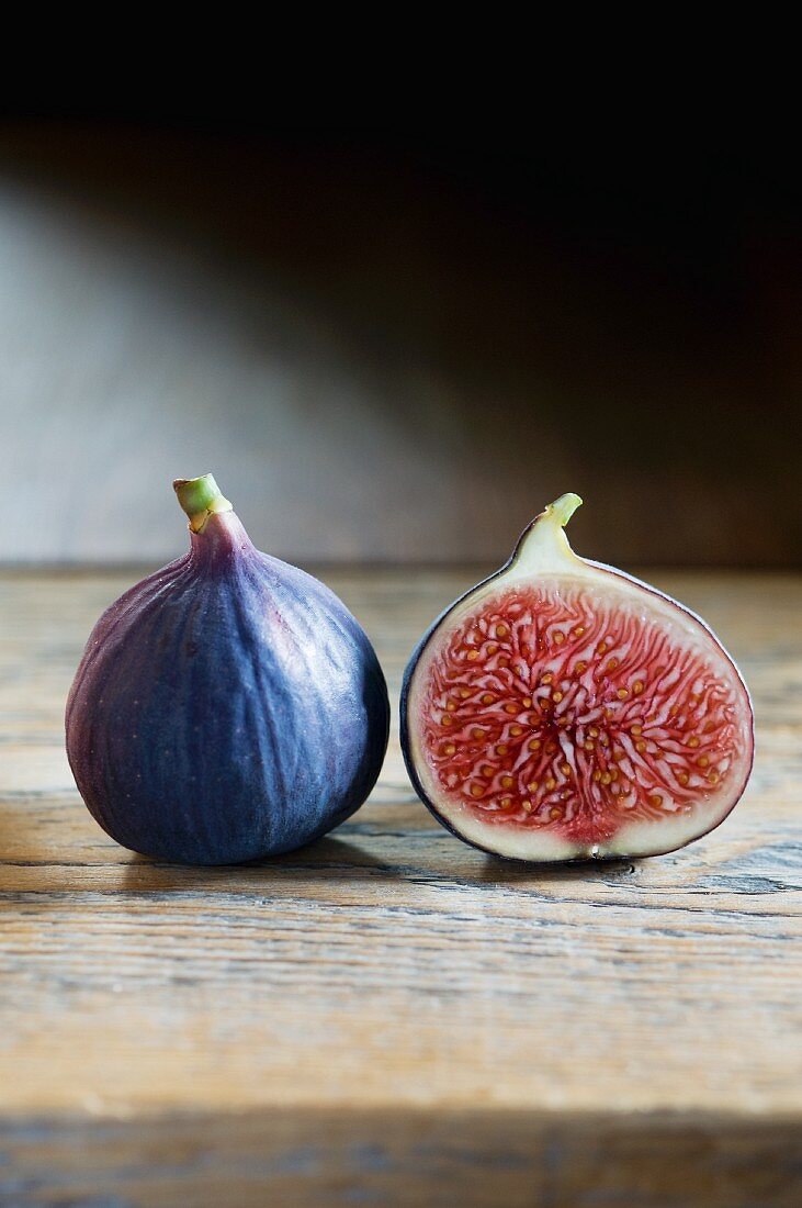 A whole fig and half a fig next to each other