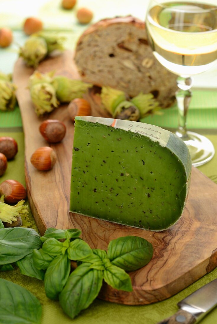 Ein Stück Pesto-Gouda