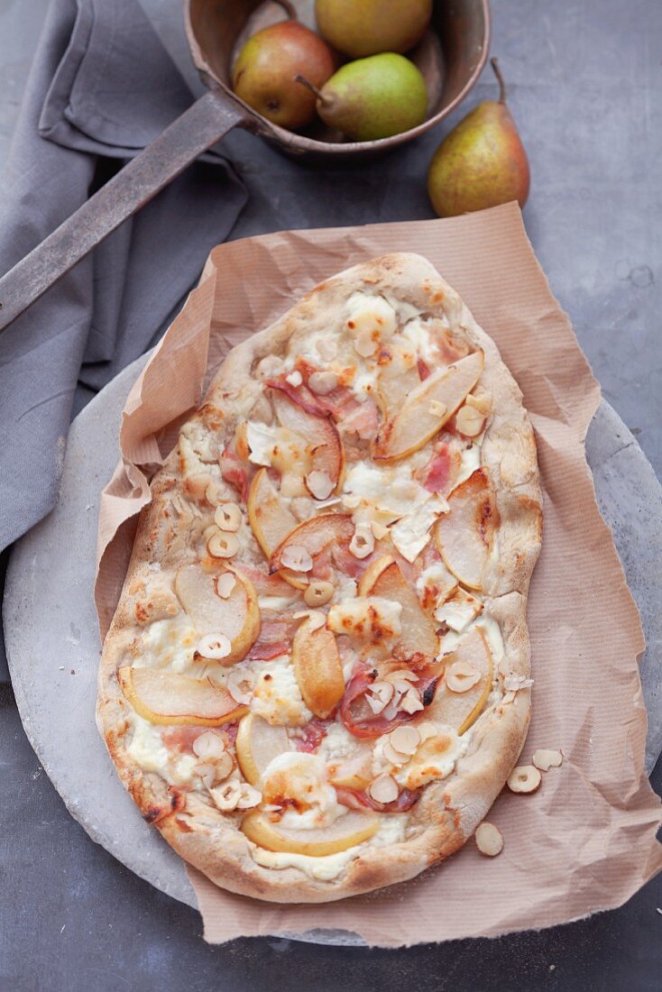 Tarte flambée with pears