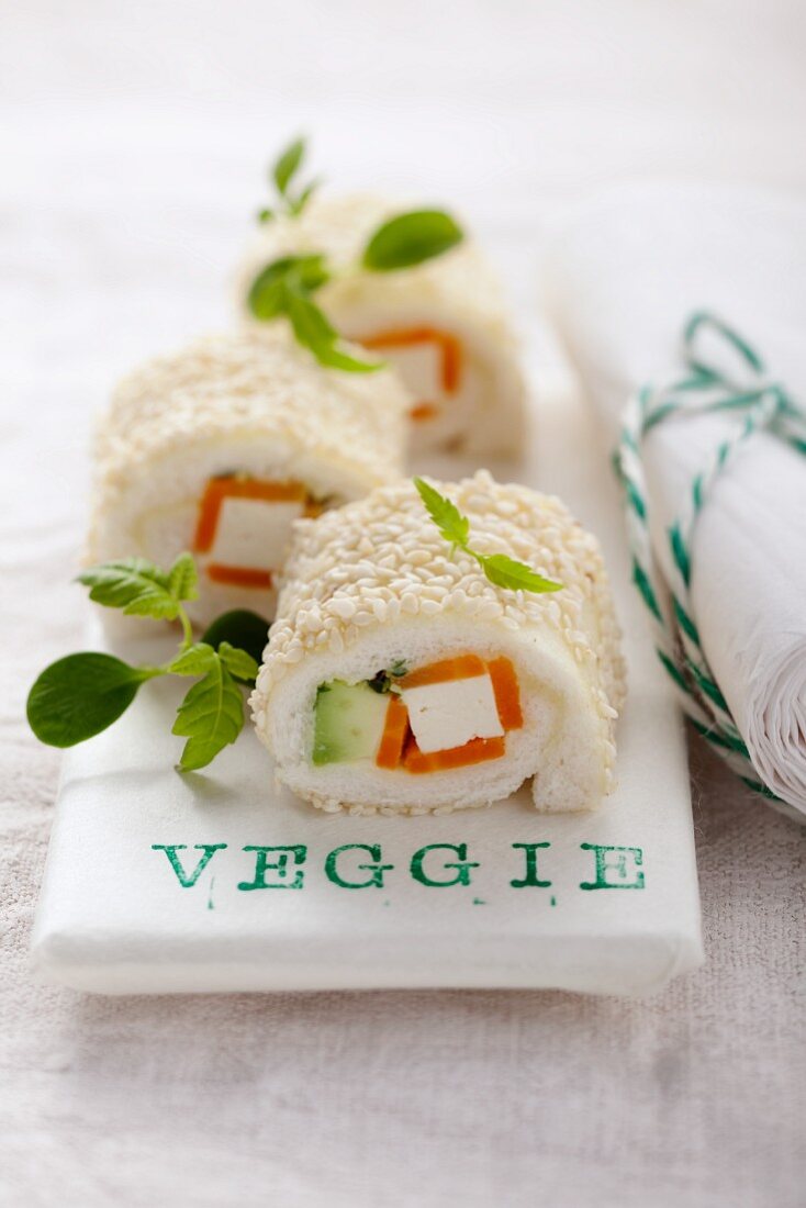 Sushi roll tramezzini with a vegetable and tofu filling