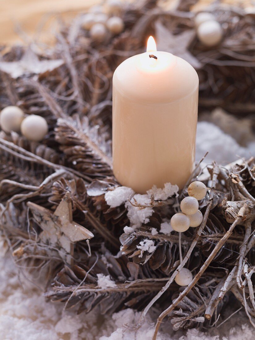 Advent wreath with one candle