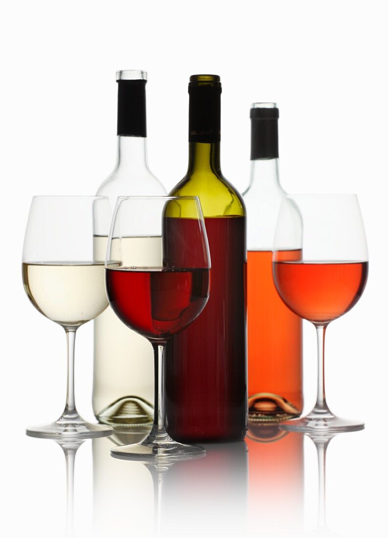 Weinstilleben mit Rot-, Weiß- und Rosewein