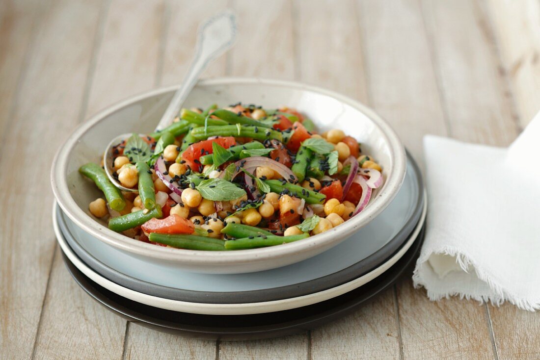 Chickpea salad with green beans, tomatoes, onions and mint