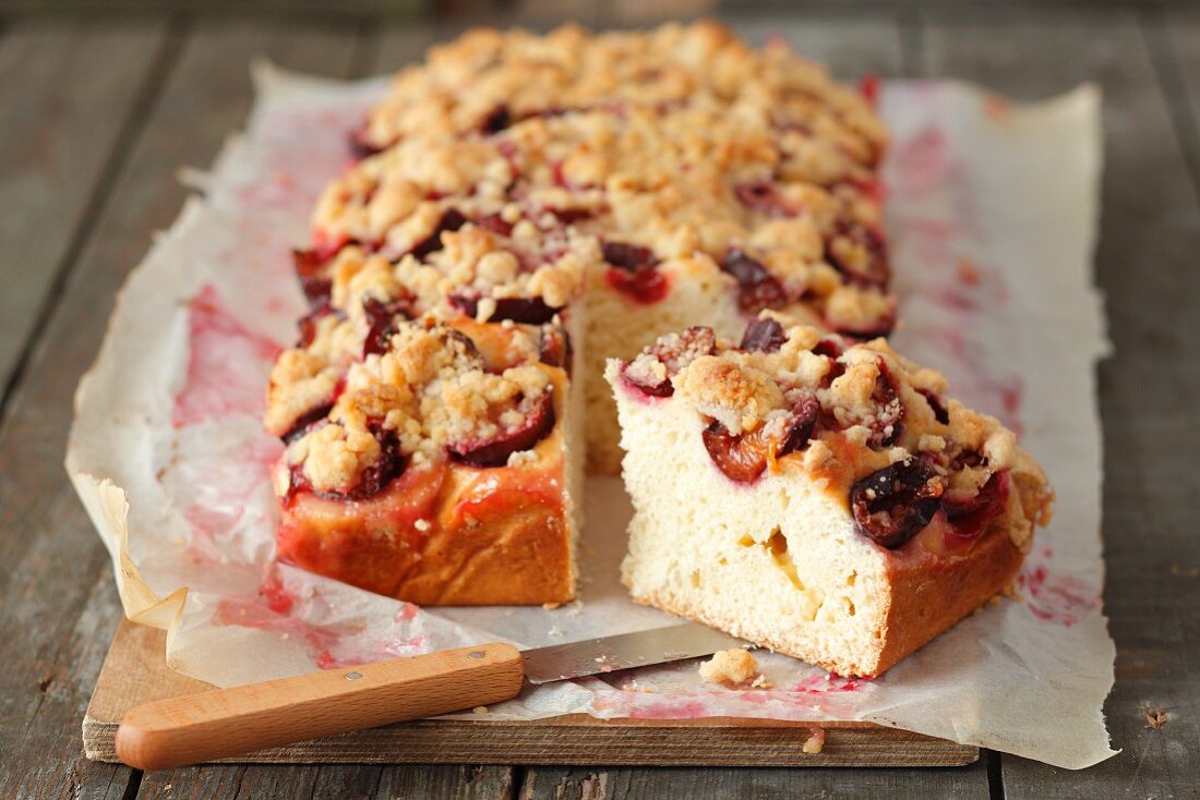 Pflaumen-Streusel-Kuchen, angeschnitten