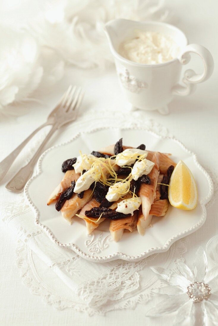 Smoked trout with prunes and creamy horseradish (Christmas)