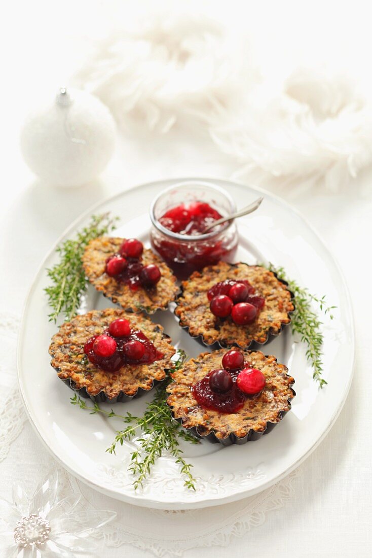 Buchweizentorteletts mit Pilzen und Cranberries (weihnachtlich)